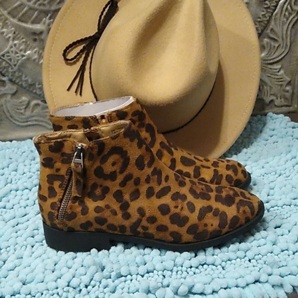 New Time And Tru Size 7 Animal Print Ankle Boots. Brown.